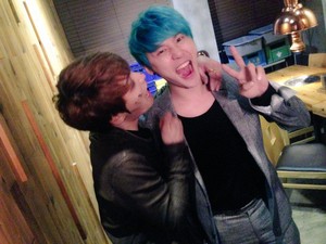  150411 Junsu tweets sharing foto-foto with Jaejoong before his enlistment!