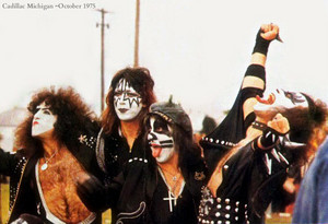  吻乐队（Kiss） ~Cadillac Michigan October 1975