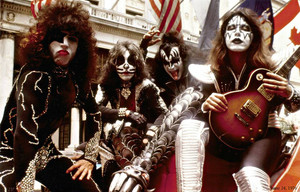  吻乐队（Kiss） ~NYC…June 24, 1976