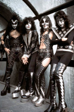  KISS ~New York City…March 1975