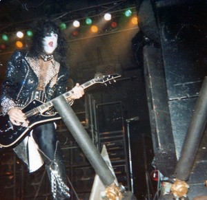  吻乐队（Kiss） ~Omaha, Nebraska...November 30, 1977