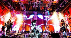  吻乐队（Kiss） ~Stadium El Campin…Bogota, Colombia April 10, 2015