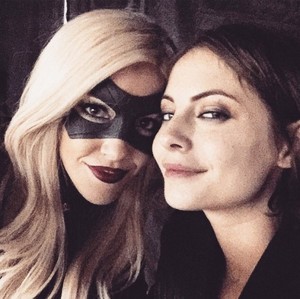  Katie Cassidy and Willa Holland