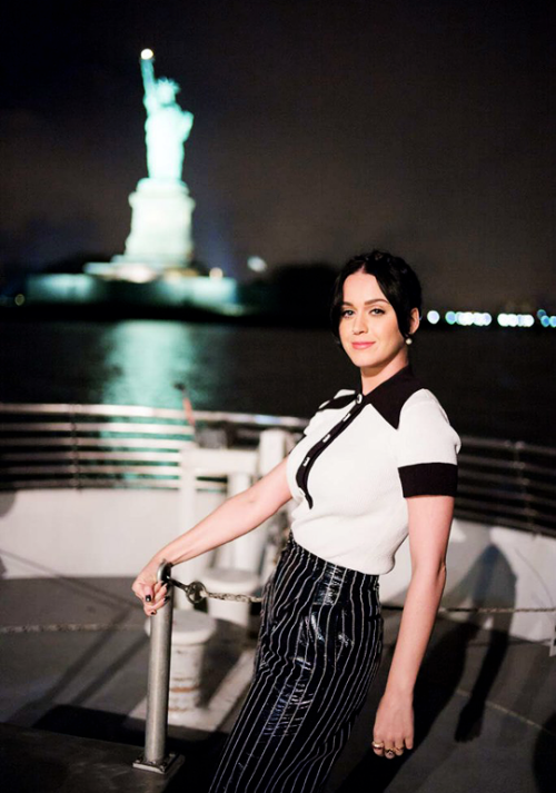 Katy at Karl Lagerfeld’s Chanel Boat Party - Katy Perry Photo (38359487 ...