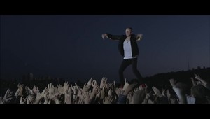  Macklemore - Cant Hold Us {Music Video}