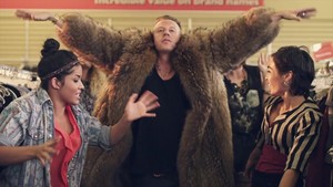  Macklemore - Thrift 商店 {Music Video}