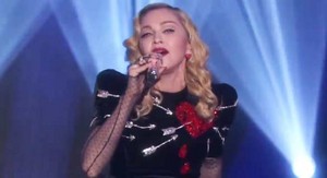  Мадонна performing on Ellen "Joan of arc"