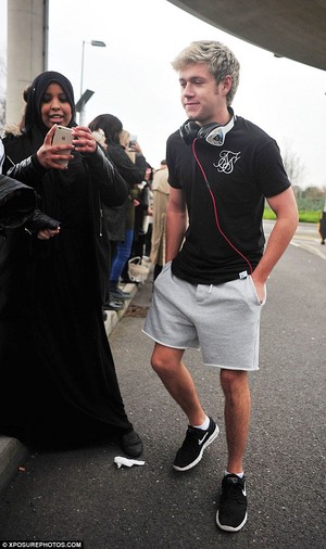  Niall At the airport in Londra
