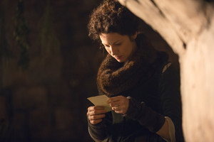  Outlander - Episode 1.10 - سے طرف کی the Pricking of My Thumbs
