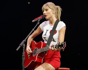 red tour live