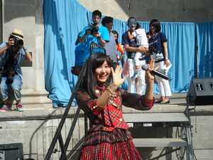  AKB48にニューヨーカー大興奮！小嶋陽菜、6年ぶり公演に笑顔！ - シネマト