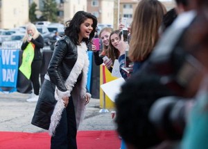  April 30th Selena on the red carpet at We 日 Illinois.