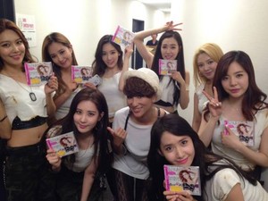  DJ Kaori Uploads Picture with Girls’ Generation