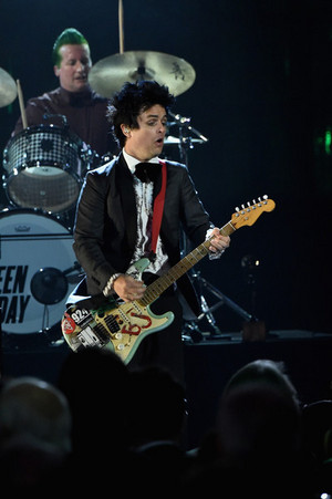  Green दिन Performing On Stage @ the 30th Annual Rock And Roll Hall Of Fame Induction Ceremony