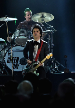  Green 日 Performing On Stage @ the 30th Annual Rock And Roll Hall Of Fame Induction Ceremony