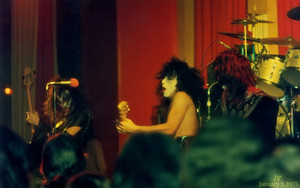  halik ~Hotter then Hell tour…January 9, 1975