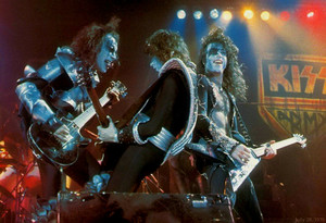  চুম্বন ~July 28, 1976 (Destroyer tour)