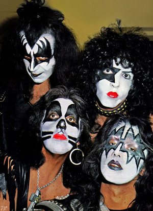  吻乐队（Kiss） ~NYC March 21, 1975