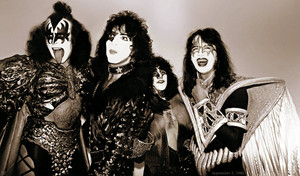  吻乐队（Kiss） ~Stafford, England…September 5, 1980