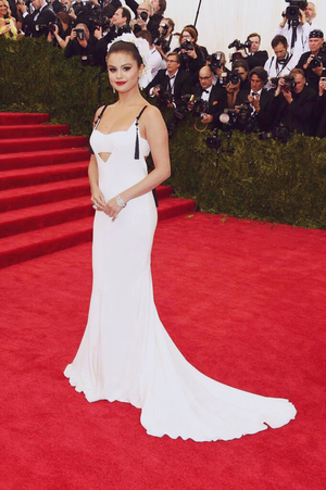  May 04: (HQ) Selena attending to the MET Gala in New York City, NY.