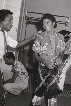 Michael Jackson - HQ Scan - Triumph Tour Backstage