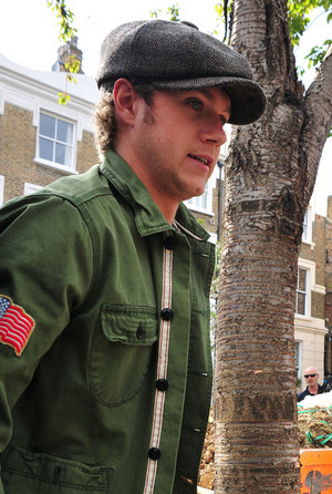  Niall Arriving at the studio