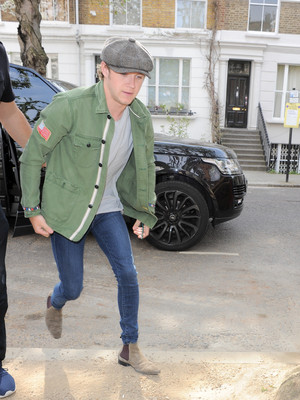  Niall arriving to the studio