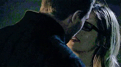 Olicity Kisses in 3.20