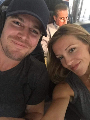  Stephen Amell and Katie Cassidy