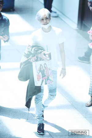  Taemin with Silver tolet, violet Hair on the way to Brazil 2015