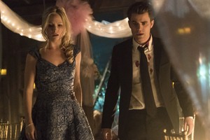  The Vampire Diaries "I'm Thinking Of Ты All The While" (6x22)