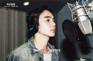 Yoo Seung Ho in the recording studio to feature in Oksang Dalbit's new album. May 2015