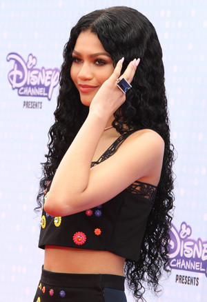  Zendaya on the Radio Disney muziek Awards 2015 red carpet