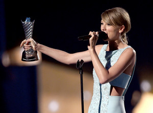  taylor rapide, swift at the 2015 ACM Awards