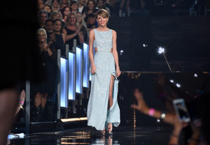  taylor nhanh, swift at the 2015 ACM Awards