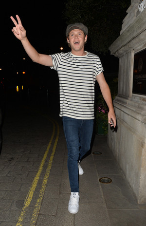  Niall out in লন্ডন