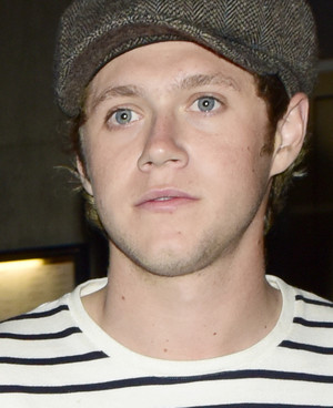 Niall out in London