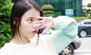 150521 ‎IU‬'s behind-the-scenes photo from "Heart" album jacket