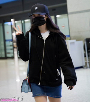  150616 李知恩 arriving at Incheon airport back from GuangZhou China