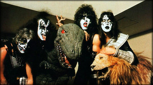  吻乐队（Kiss） (Alive II) Budokan Hall ~Tokyo, Japan…March 28-April 2, 1978