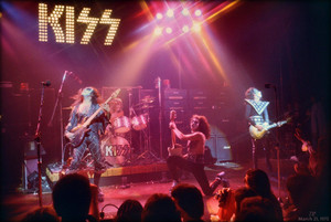 किस (Dressed To Kill Tour) Beacon Theater, New York City ~ March 21, 1975