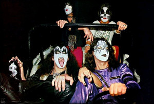  吻乐队（Kiss） ~October 26, 1974 (NYC)