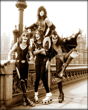  吻乐队（Kiss） ~(Westminster Bridge) London, England ~May 10, 1976﻿