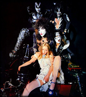  吻乐队（Kiss） (w/Star Stowe) NYC, April 9, 1976