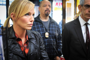  Kelli Giddish as Amanda Rollins in Law and Order: SVU - "Manhattan Vigil"