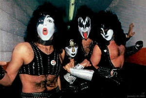  吻乐队（Kiss） ~Creatures Of The Night…January 20, 1983