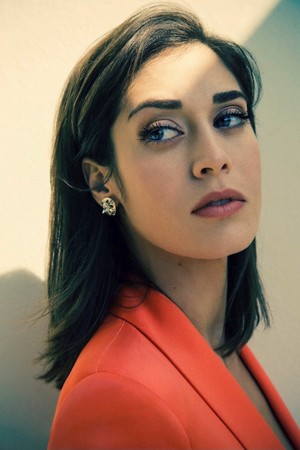  Lizzy Caplan in The 包, 换行 - January 2014