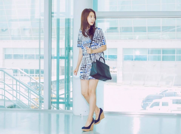 Park Shin Hye Looks As Beautiful In Business Wear As She Does In Formal Dresses