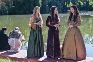  Reign "A Chill in the Air" (1x05) promotional picture