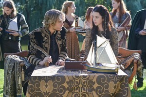 Reign "A Chill in the Air" (1x05) promotional picture